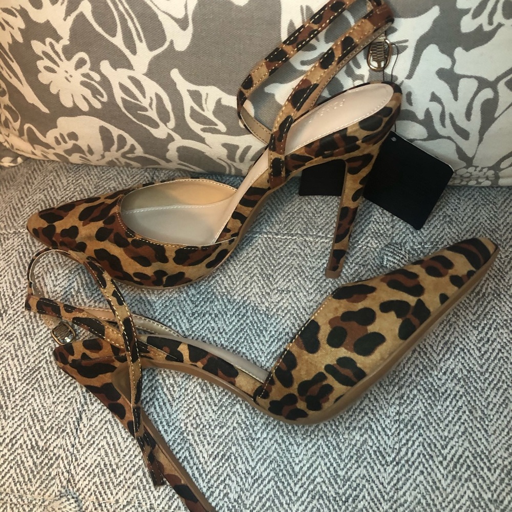 🤍🤎Brand new Forever 21 ankle strap heels